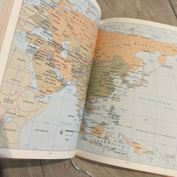 Brand new Paper Source 2024 planner - Picture 6 of 6